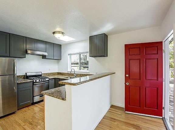 3rd image of 1385 1/2 Sir Francis Drake Blvd