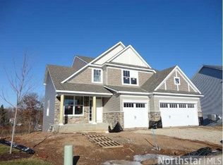 593 E Gate Pkwy, Mahtomedi, MN 55115