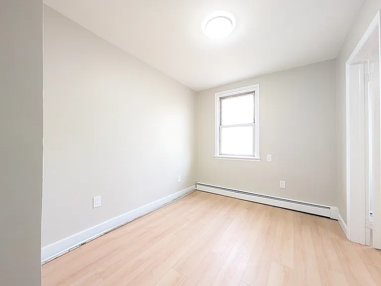 22 Somme St #3 — Photo 5