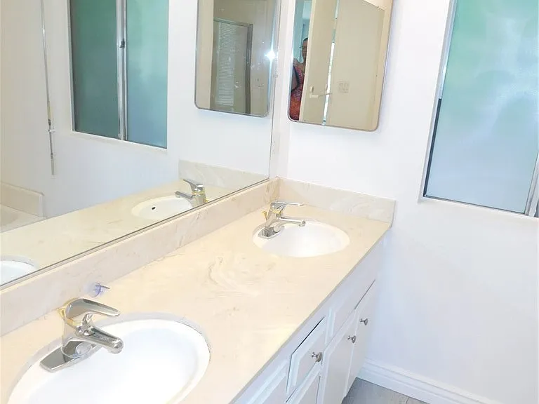 2346 Sarandi Grande Dr — Photo 14