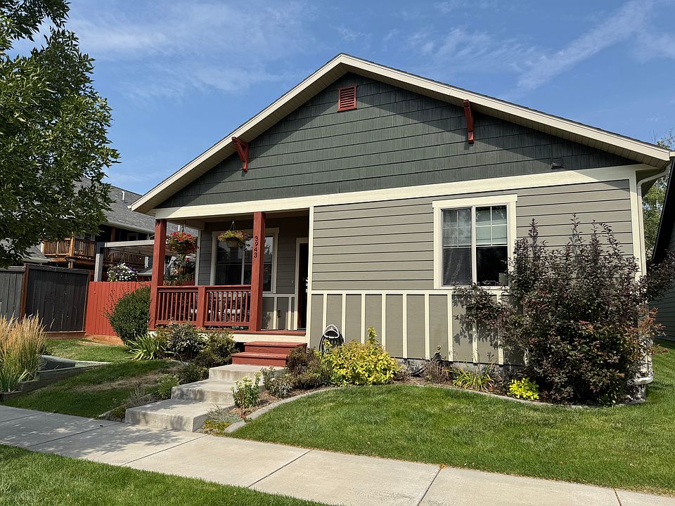 Front of the house in the Fall.