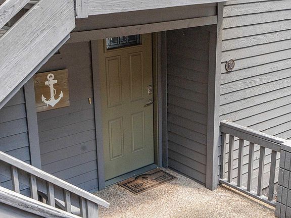 3rd image of 200 Hamilton Oaks Dr APT B2