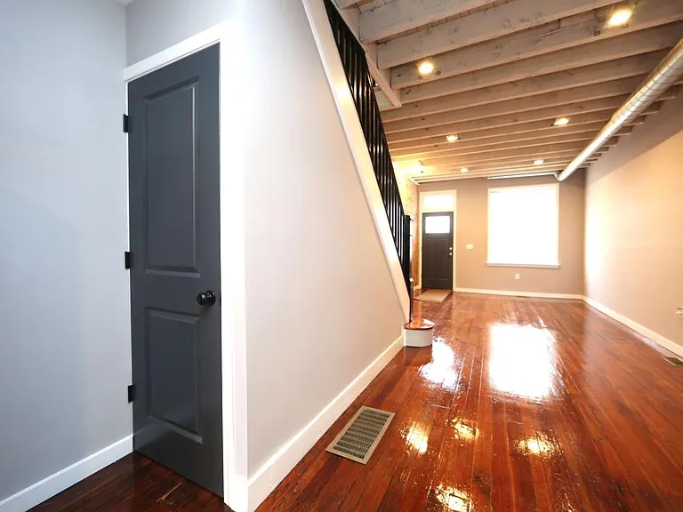 2727 Helen St — Photo 7