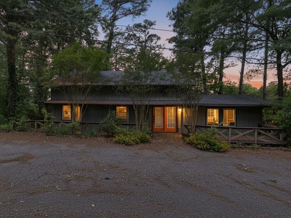 1st image of 216 Pinewood Ln