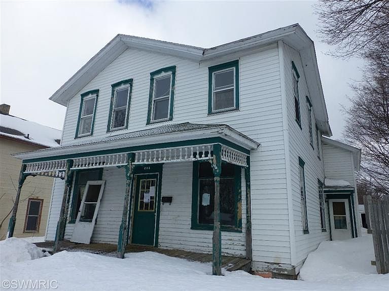 1st image of 605 E Foster St