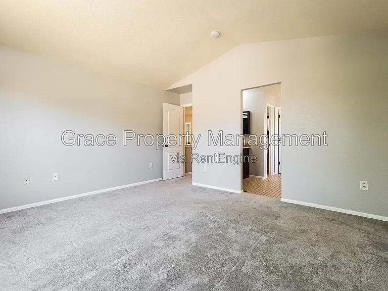 1144 E 12th Ct — Photo 12