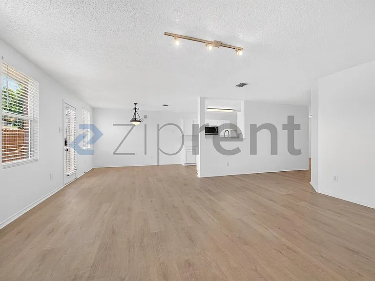 1320 Junction Run — Photo 11