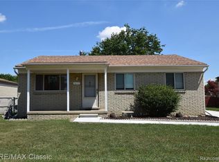 16137 Secretariat Ave, Roseville, MI 48066