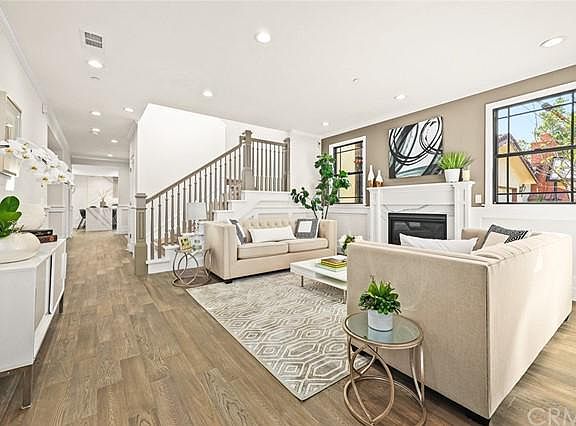 3rd image of 9638 Olive St