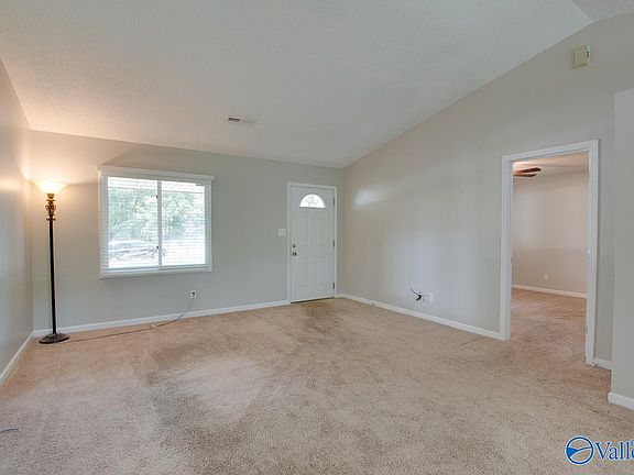 5th image of 1018 Branscomb Cir SE