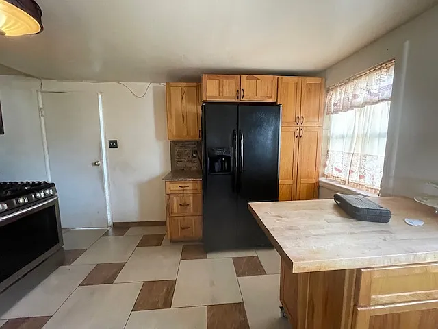830 Manchester Dr — Photo 6