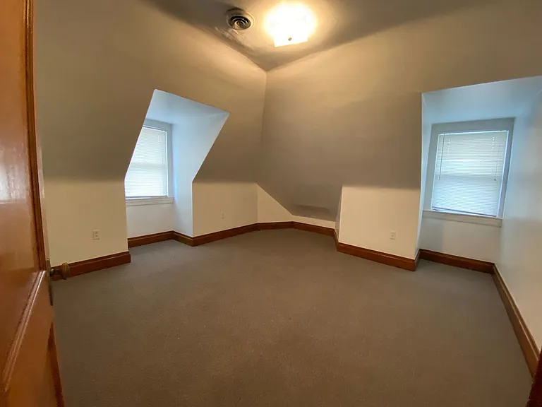 598 E Maiden St — Photo 15