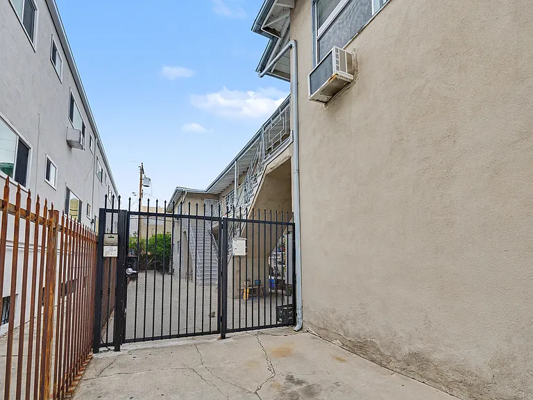 1037 N Curson Ave #2 — Photo 27