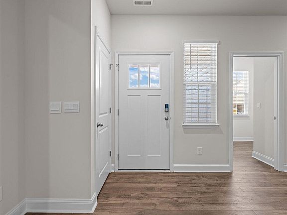 4th image of 102 Harling Crossing Way