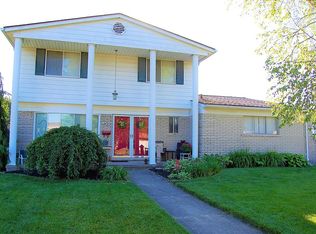 36319 Travis Dr, Sterling Heights, MI 48312