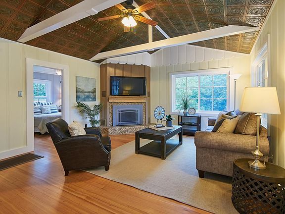 2nd image of 32 Fernwood Dr