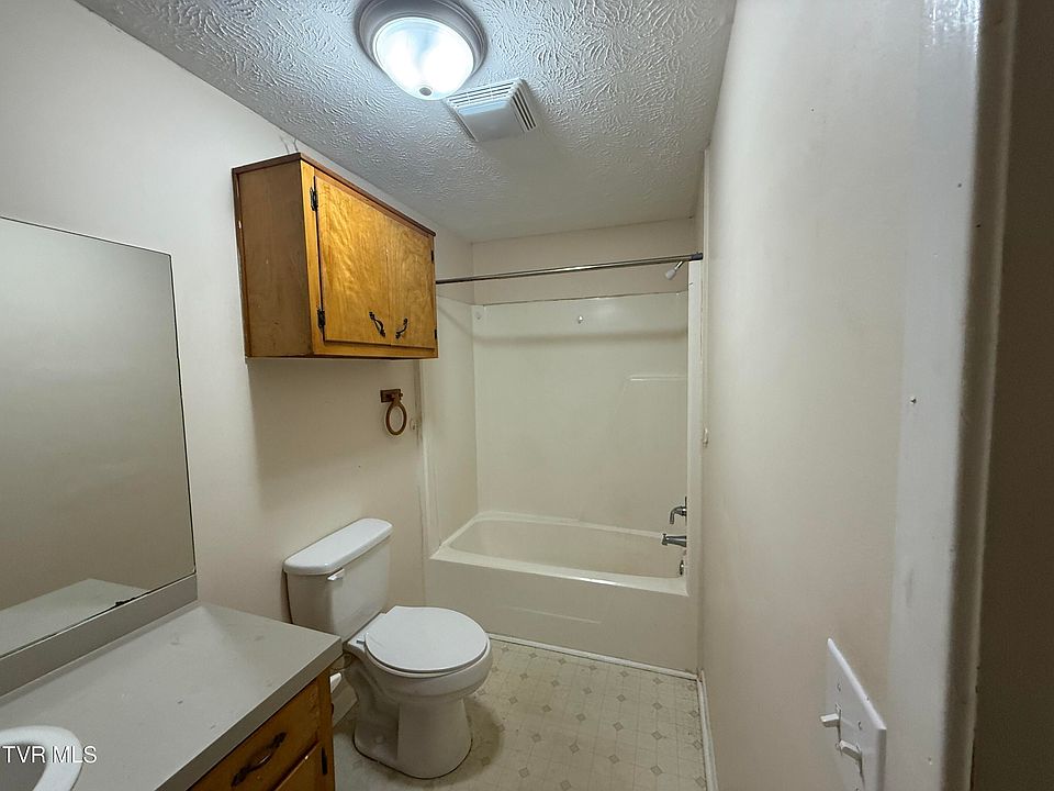 2nd image of 1204 Bloomingdale Pike #1