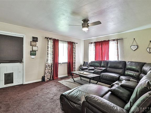 5th image of 20 Hillgard St