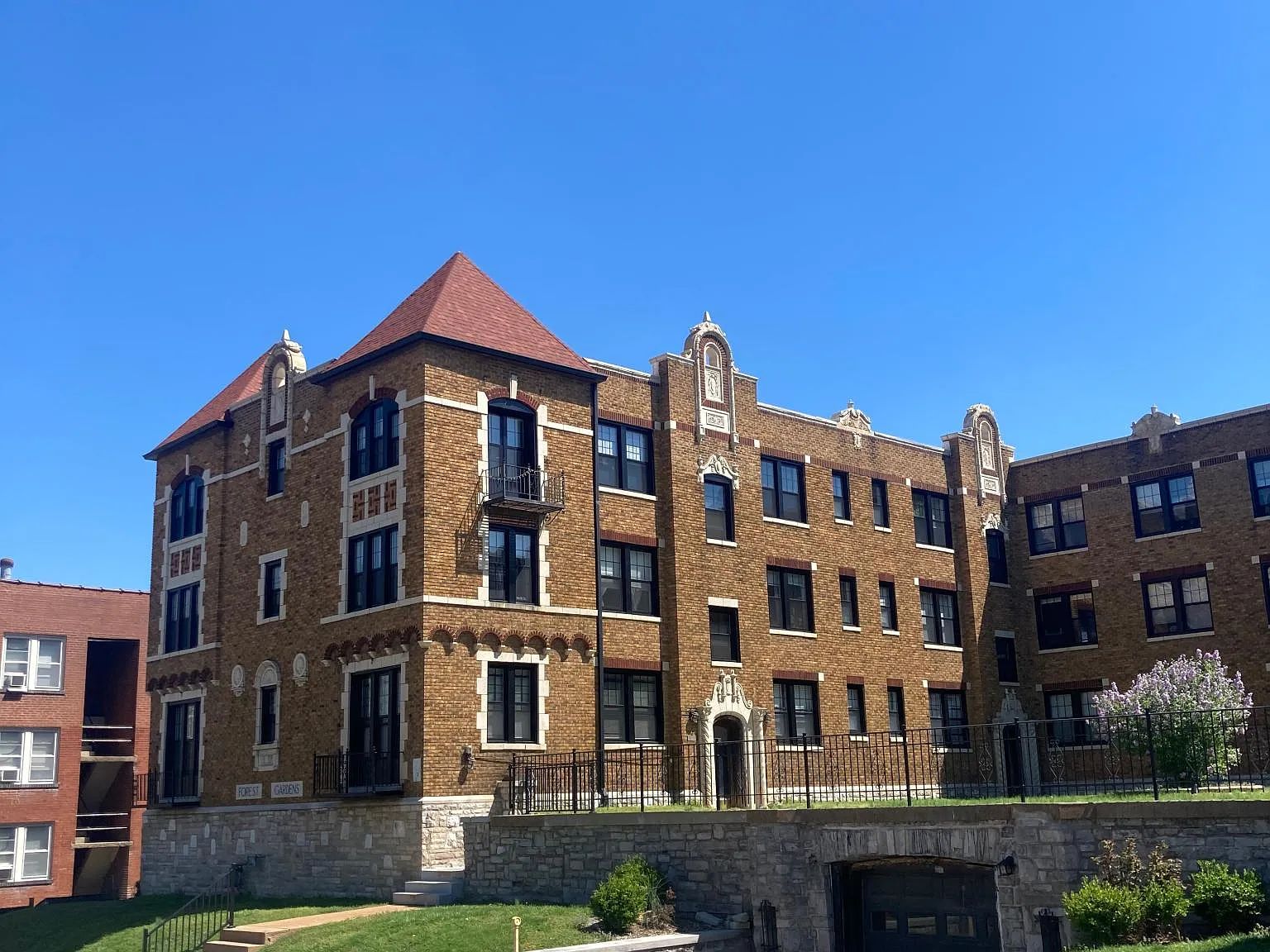 Forest Gardens Apartments — Photo 1