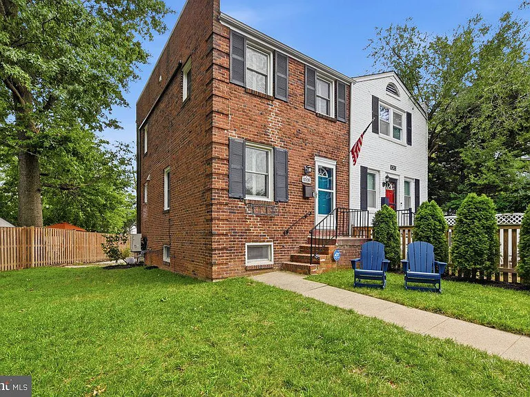1008 Bashford Ln — Photo 3