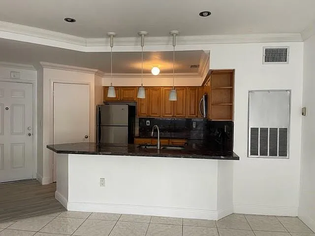 2445 SW 18th Ter #115 — Photo 3