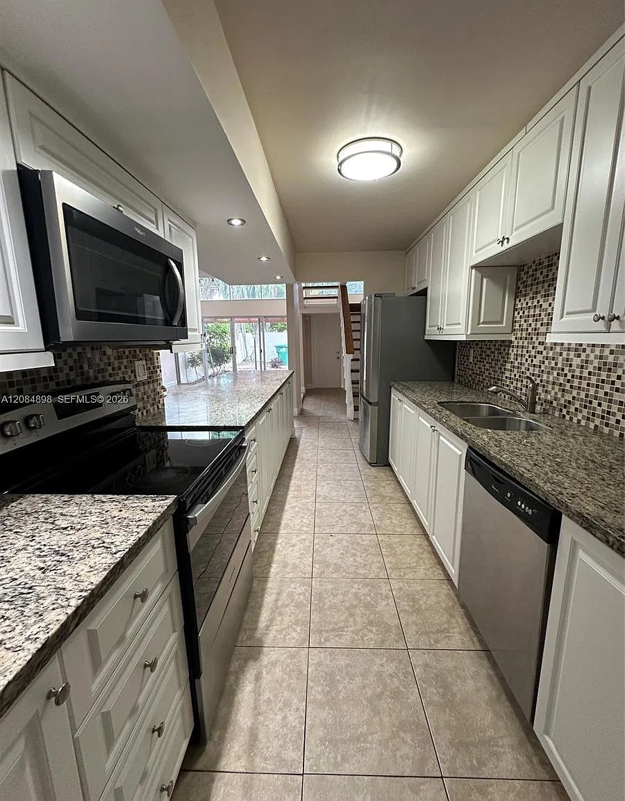 Sunset Kendall Villas — Photo 4
