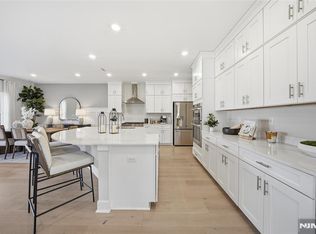 18 Arlington Pl, Oakland, NJ 07036