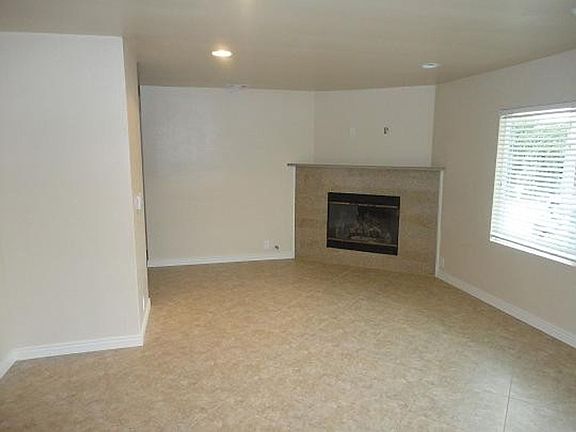 3rd image of 300 Walnut Dr