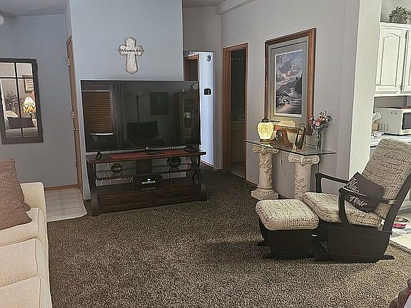4th image of 1825 S 70th Ave