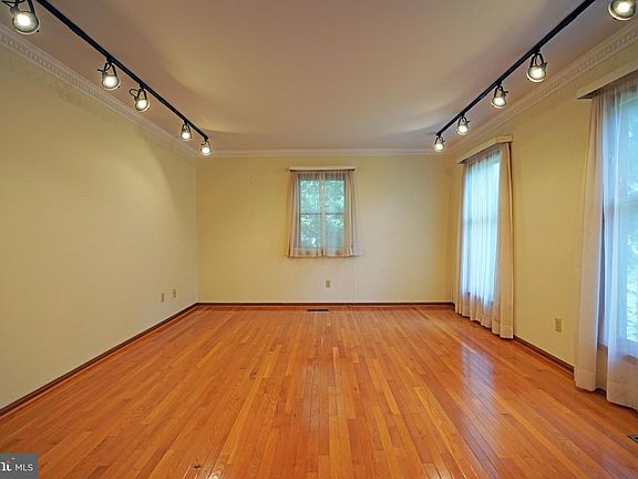 4th image of 55 Comanche Cir