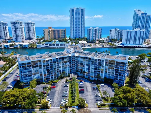 1000 Parkview Dr APT 822, Hallandale Beach, FL 33009