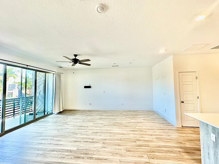 580 N Adler Ln — Photo 7