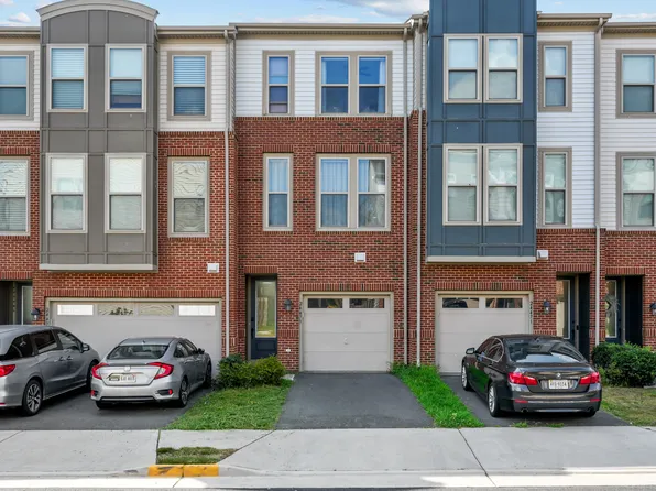 24473 Juniper Wood Ter, Sterling, VA 20166