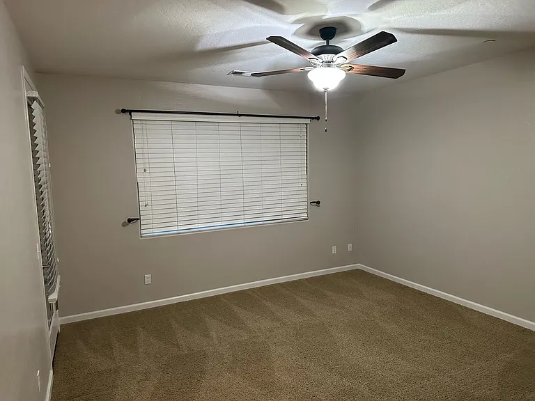 2101 N Lindsay Ct — Photo 13
