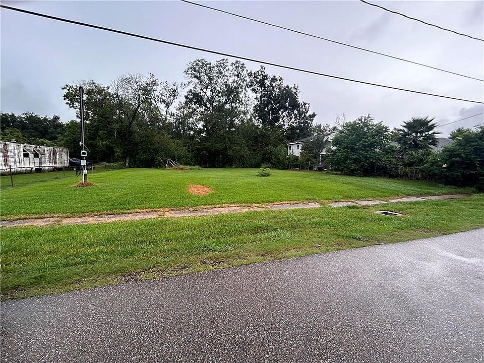 2nd image of 409 Oak St