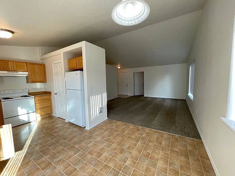 822 SE Maui Ln — Photo 9