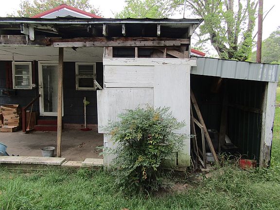 3rd image of 824 Scott Ave