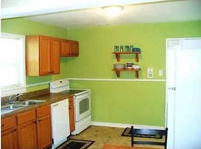 3rd image of 4918 Cameron Ln