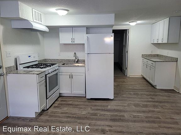 4th image of 93 Victoria St S #732f5af3d