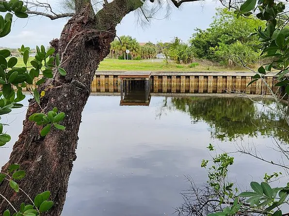180 Meres Blvd, Tarpon Springs, FL 34689