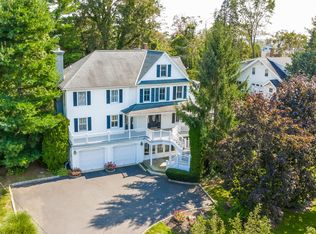 5 Holman Ln, Old Greenwich, CT 06870