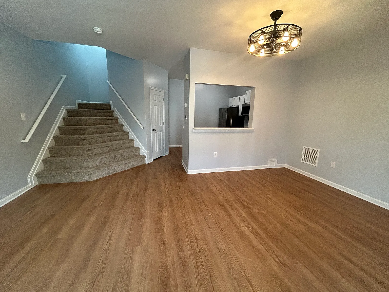 3 bed, 1572 sqft, $2,980 — Photo 2