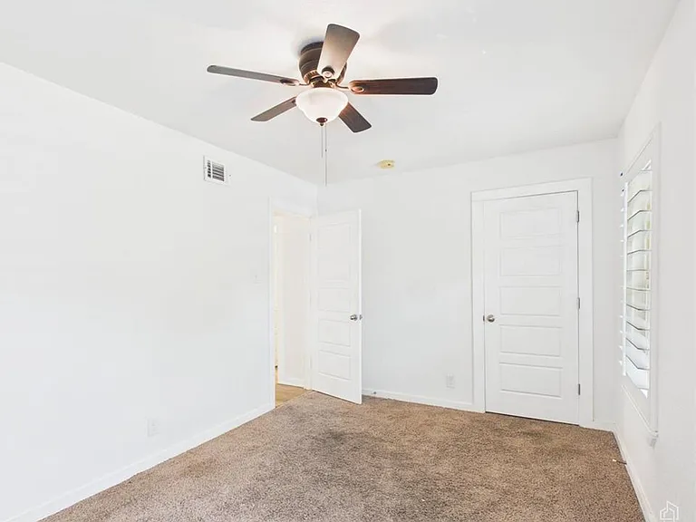 6211 Manor Rd #107 — Photo 14
