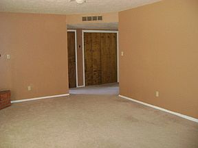 5th image of 4105 Applewood Dr