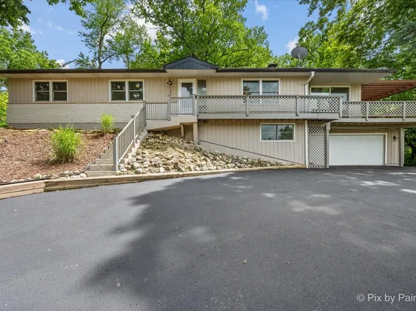 109 Wood Dr, Algonquin, IL 60102