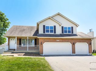 843 Cloverdale Ln, Bolingbrook, IL 60440