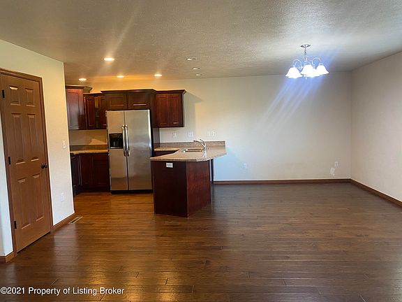 4th image of 2352 Prairie Oak Dr