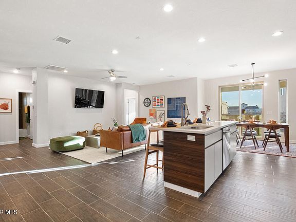 5th image of 245 Emerald Tower Dr