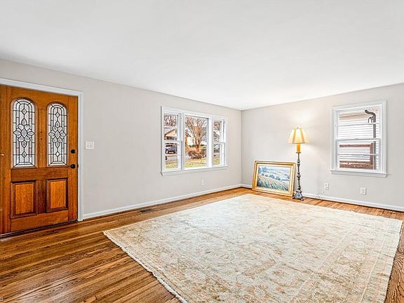 5th image of 2625 Beechwood St