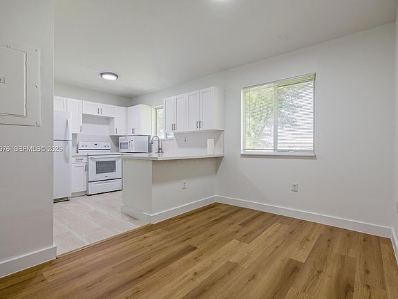 5th image of 990 NE 33rd Ter Unit 201